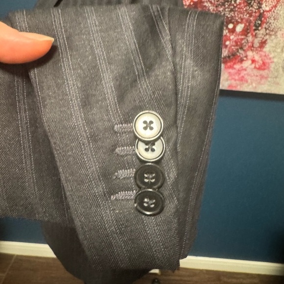 Ermenegildo Zegna Men's Black and Gray Pinstripe 3 Button Blazer - Picture 5 of 9